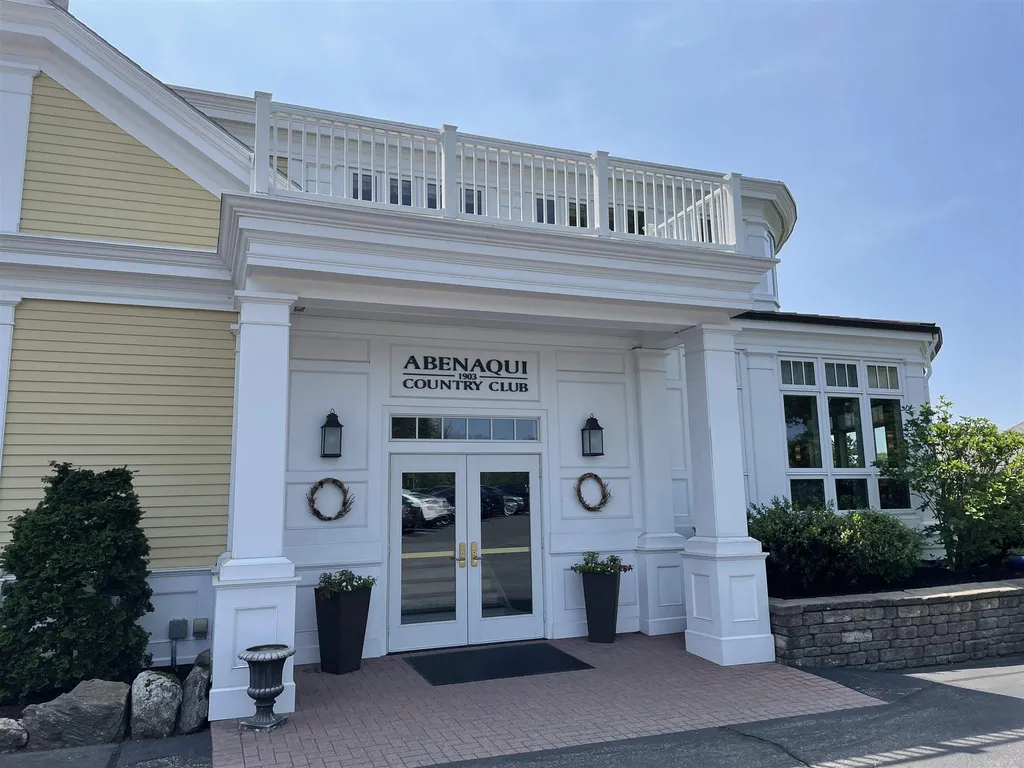 23 Chapel Road North Hampton NH 03862