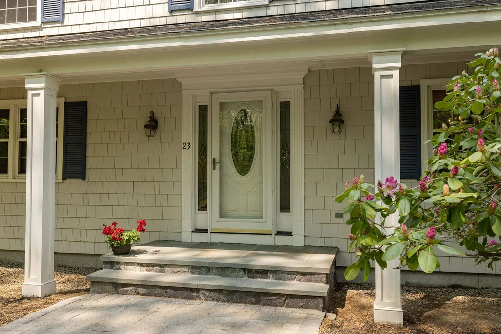 23 Chapel Road North Hampton NH 03862