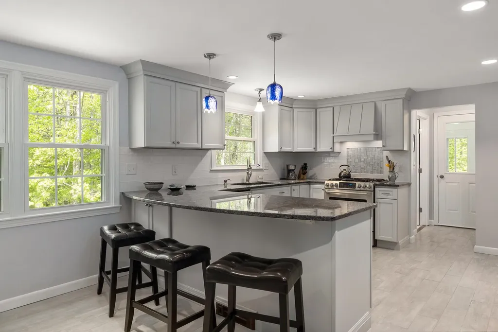 23 Chapel Road North Hampton NH 03862