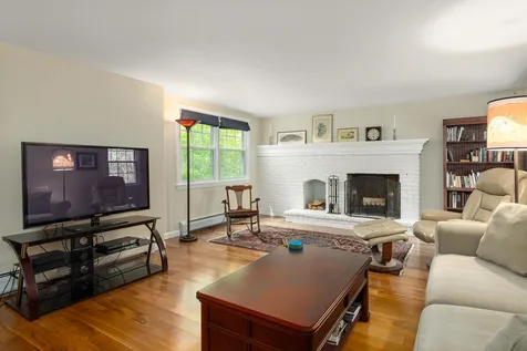 23 Chapel Road North Hampton NH 03862