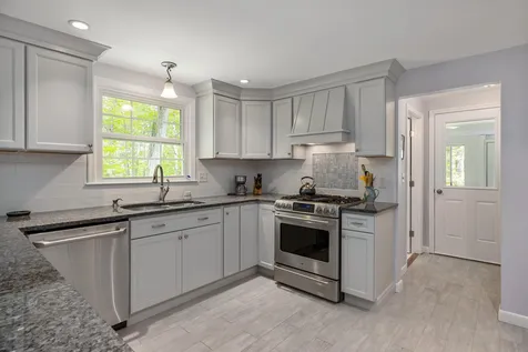23 Chapel Road North Hampton NH 03862