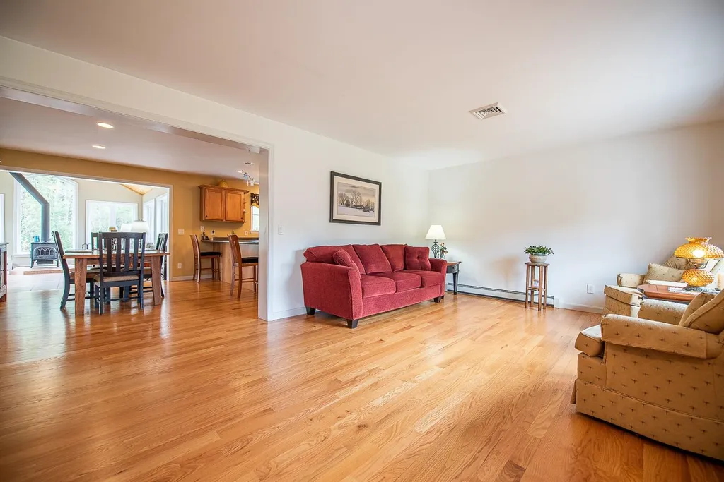 29 Valley View Road Hebron NH 03241