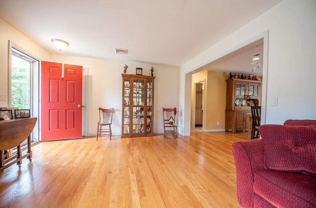 29 Valley View Road Hebron NH 03241
