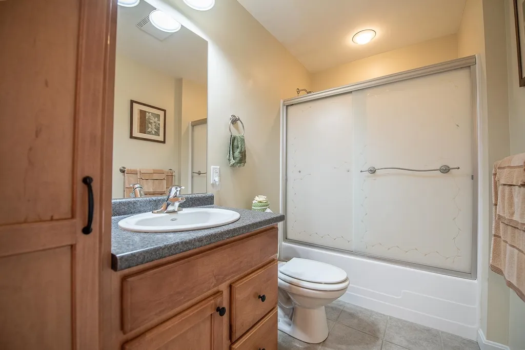 29 Valley View Road Hebron NH 03241