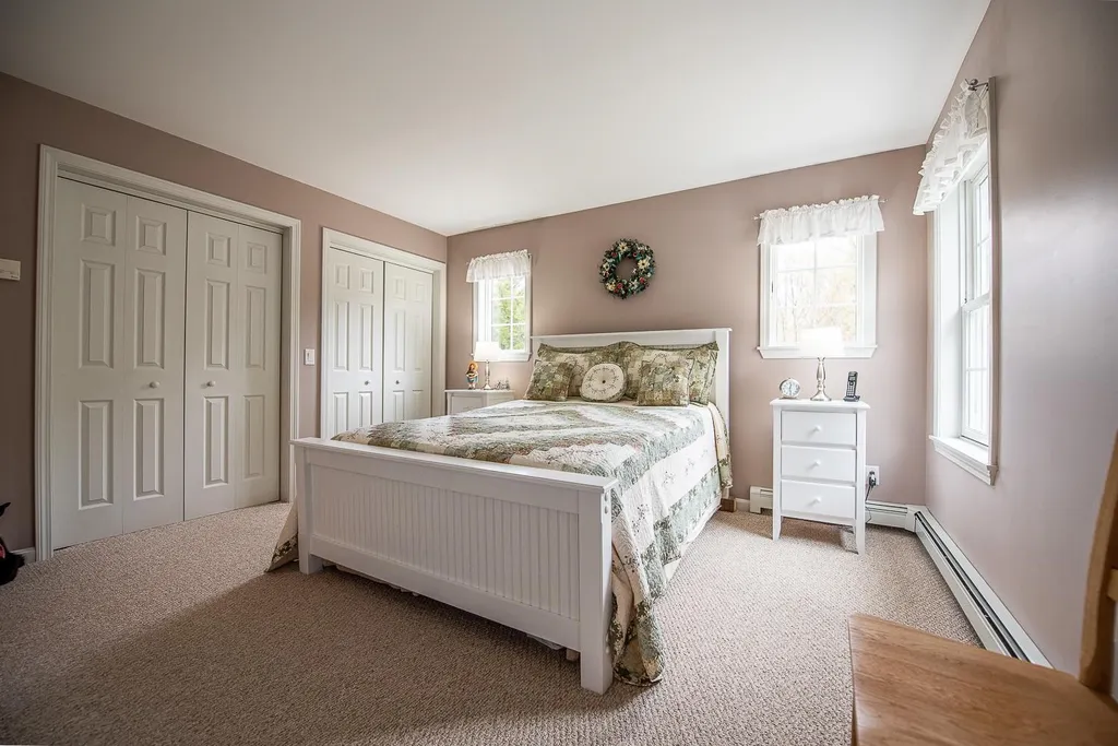 29 Valley View Road Hebron NH 03241