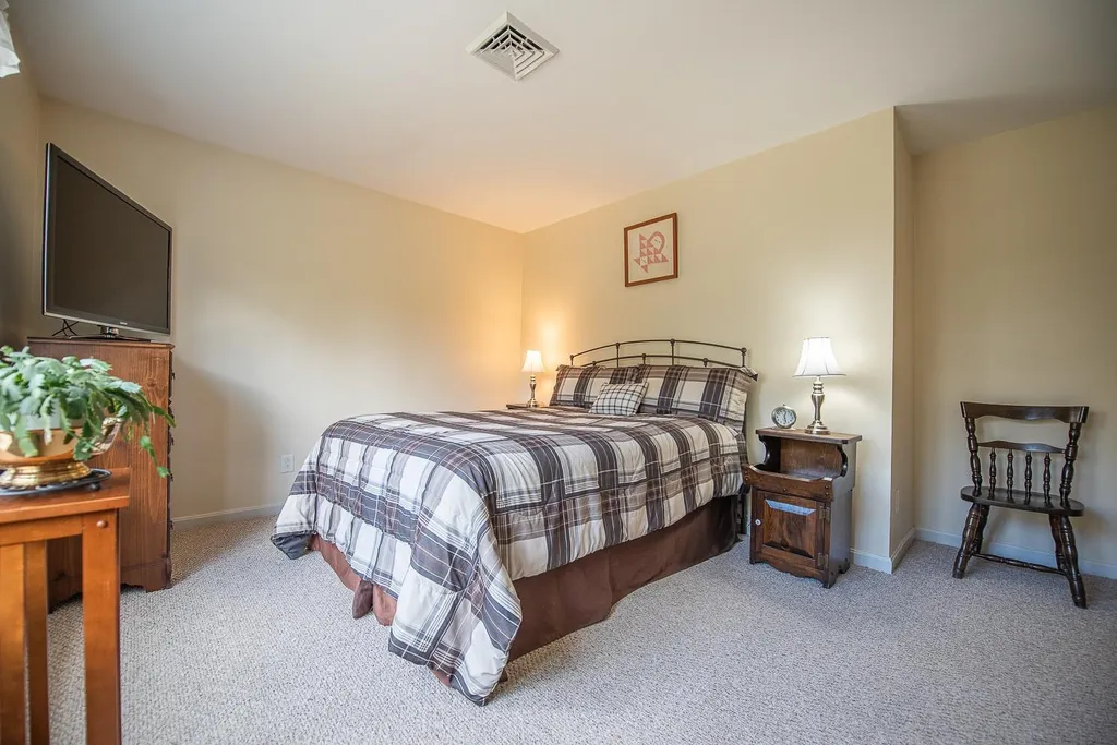 29 Valley View Road Hebron NH 03241