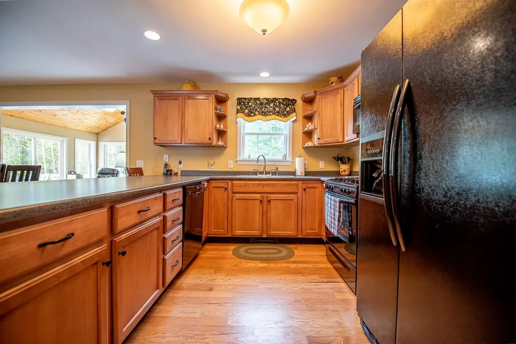 29 Valley View Road Hebron NH 03241