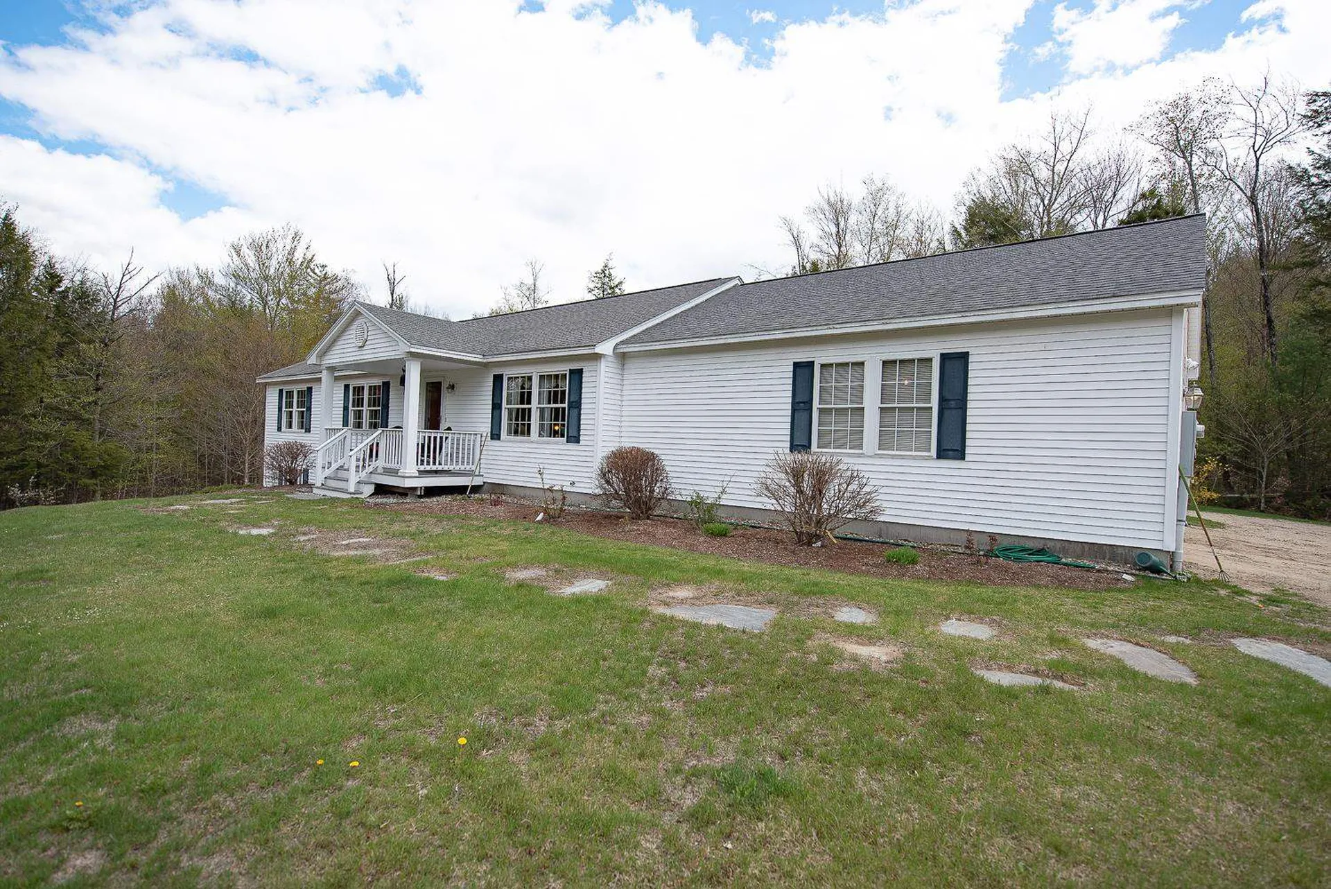 29 Valley View Road Hebron NH 03241