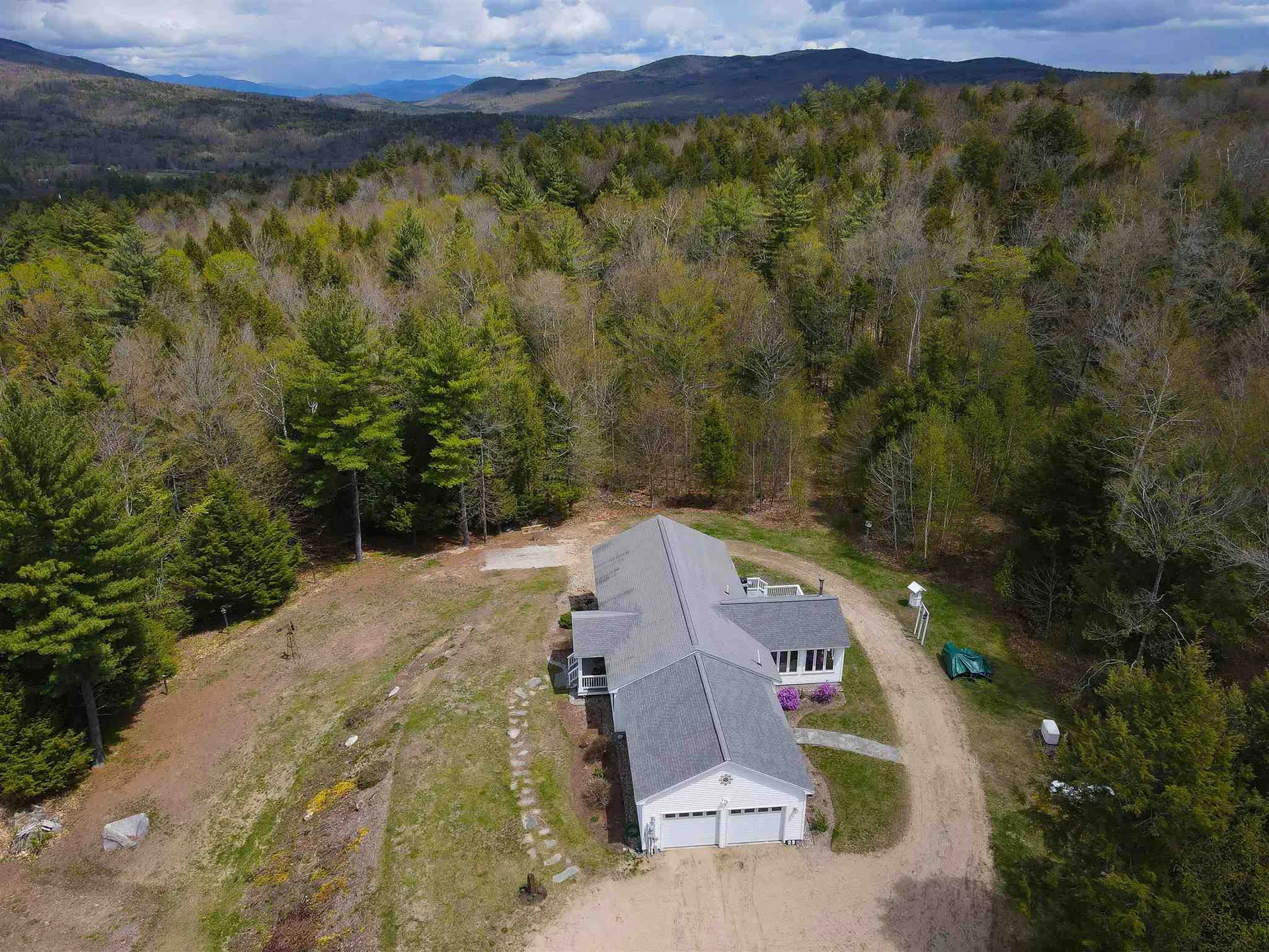29 Valley View Road Hebron NH 03241