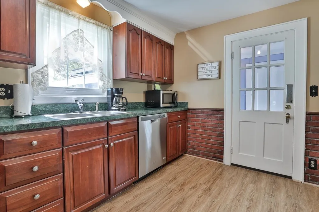 11 Towle Avenue Hampton NH 03842