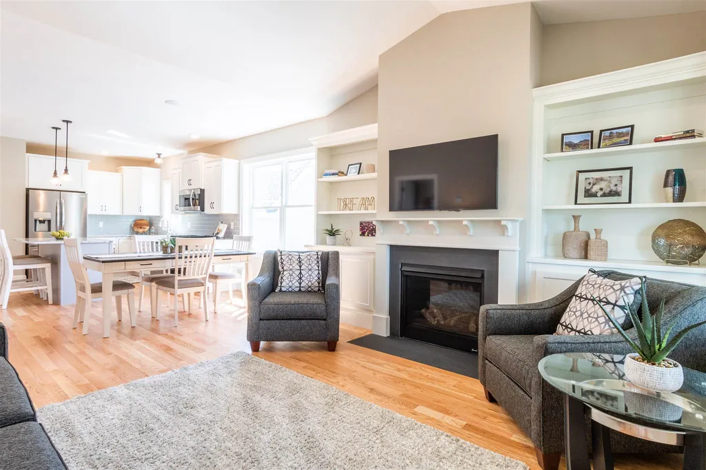 33 Abenaki Circle Merrimack NH 03054