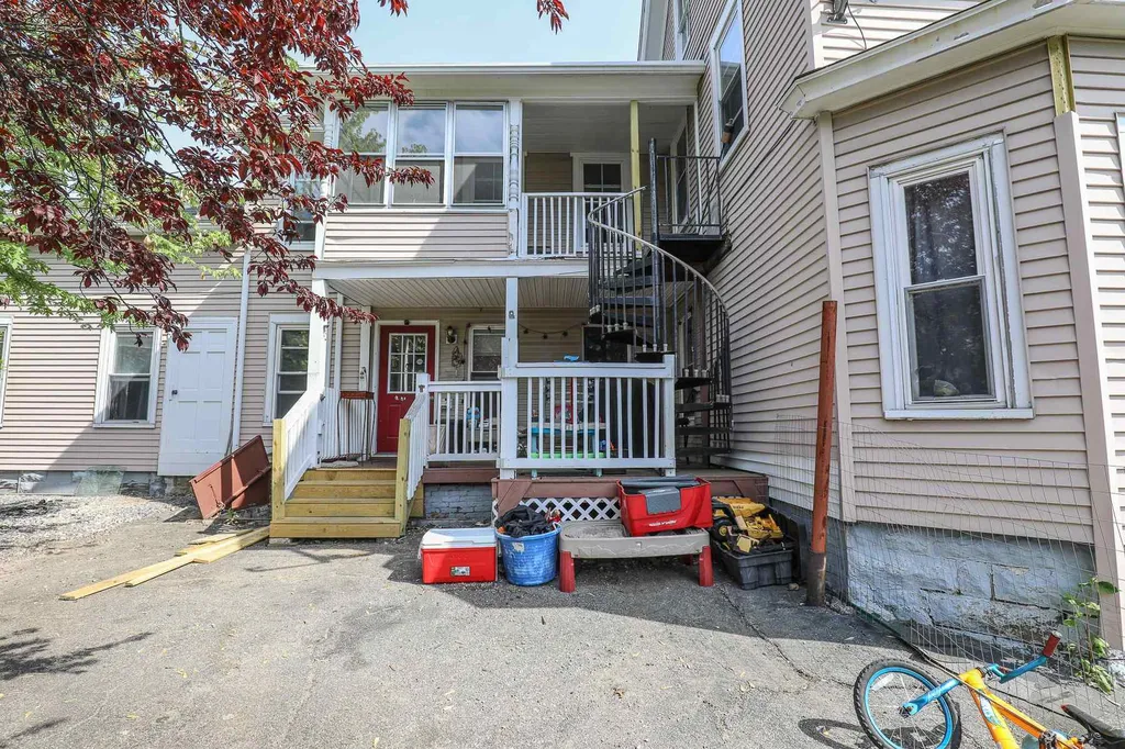 18 Bismark Street Manchester NH 03102