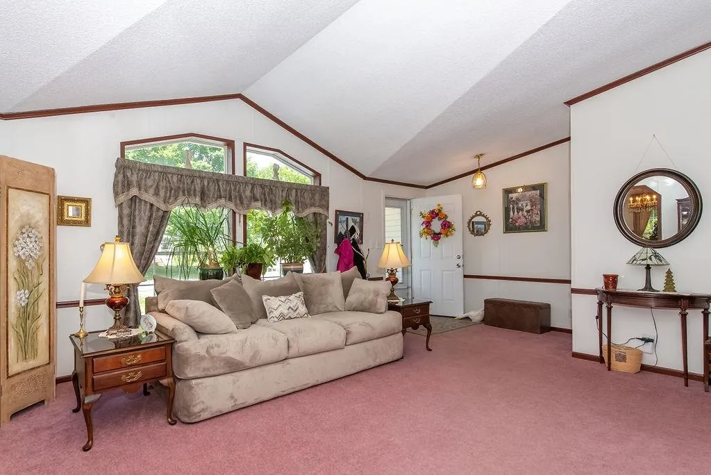 29 Cherokee Way Rochester NH 03867