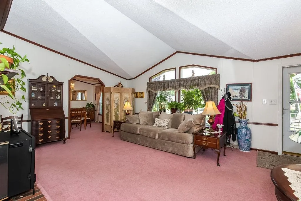 29 Cherokee Way Rochester NH 03867