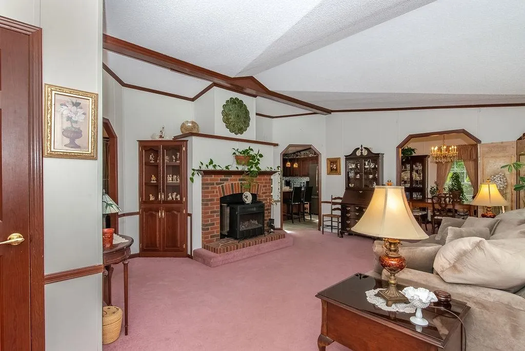 29 Cherokee Way Rochester NH 03867