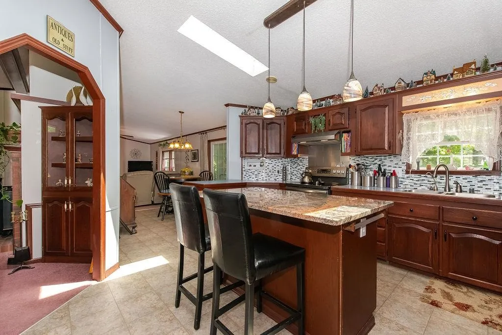 29 Cherokee Way Rochester NH 03867