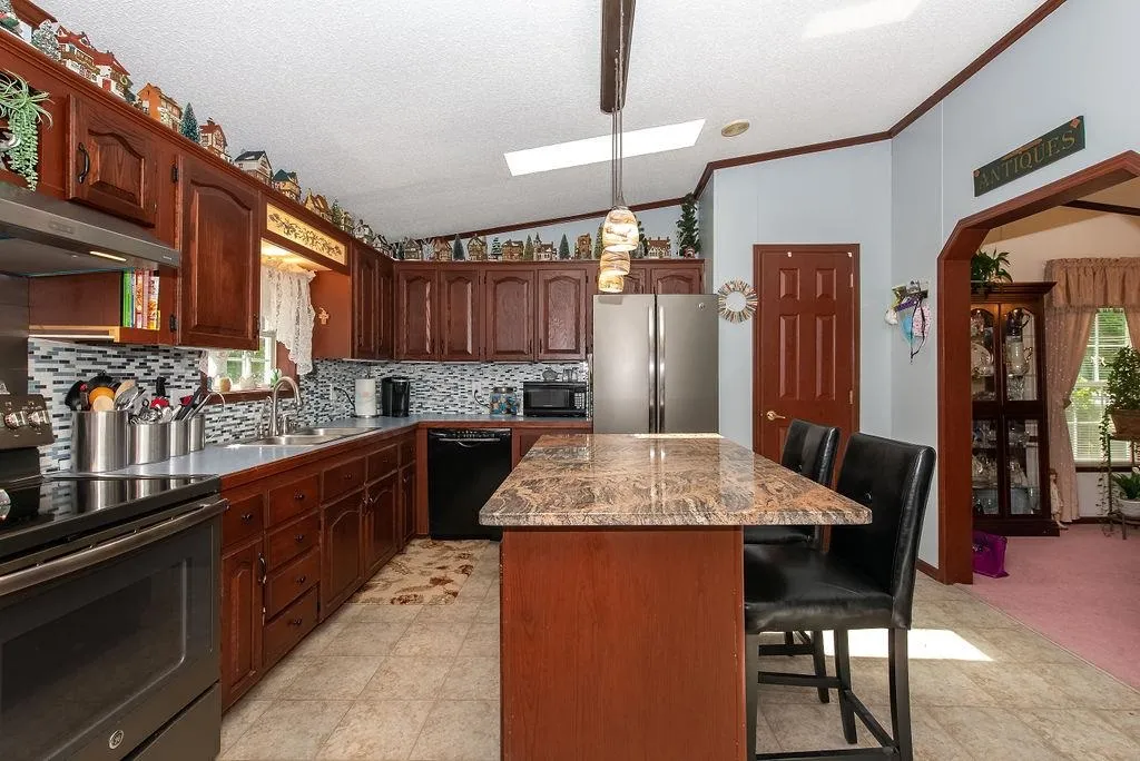 29 Cherokee Way Rochester NH 03867