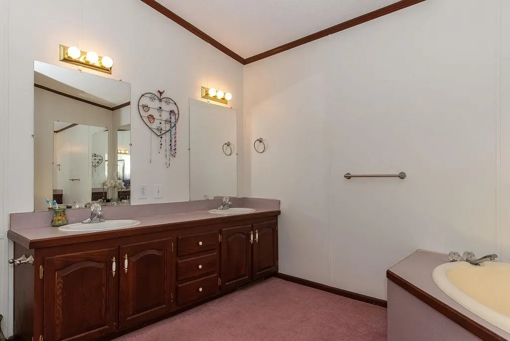 29 Cherokee Way Rochester NH 03867