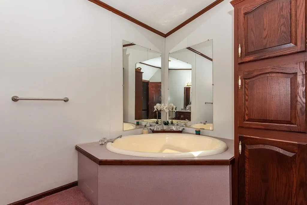 29 Cherokee Way Rochester NH 03867