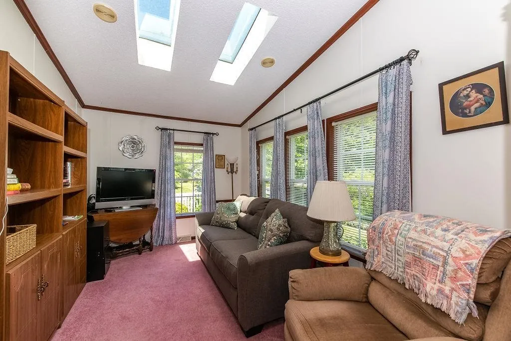 29 Cherokee Way Rochester NH 03867