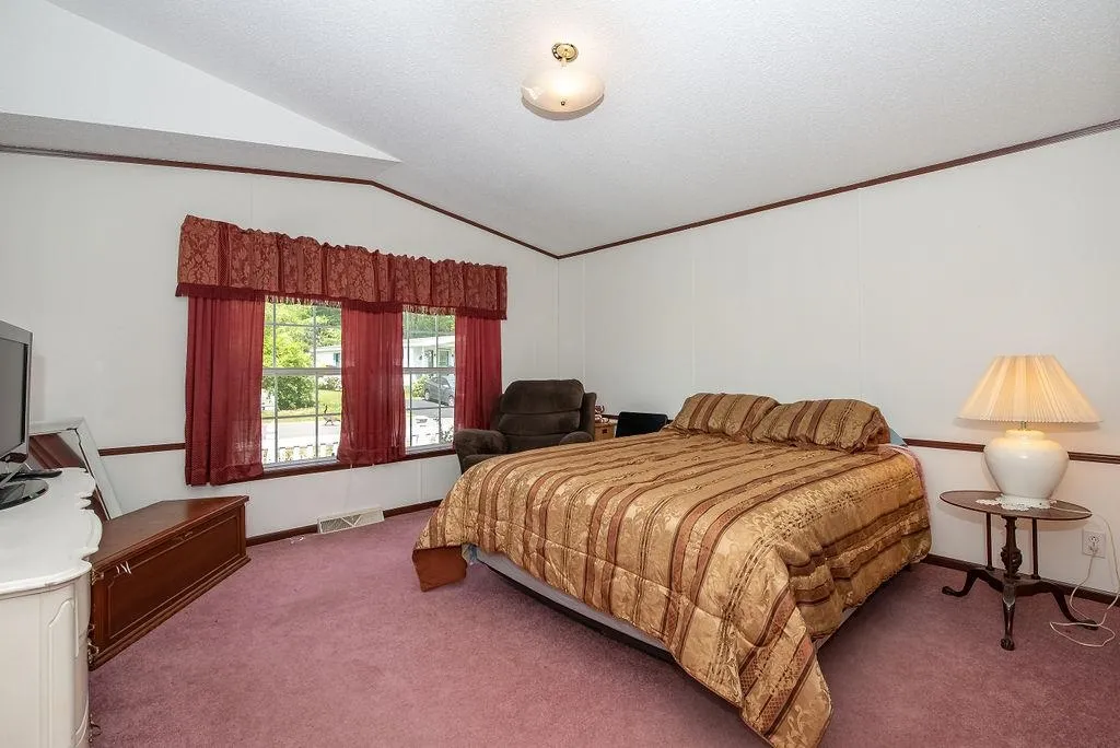 29 Cherokee Way Rochester NH 03867