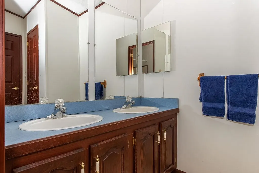 29 Cherokee Way Rochester NH 03867