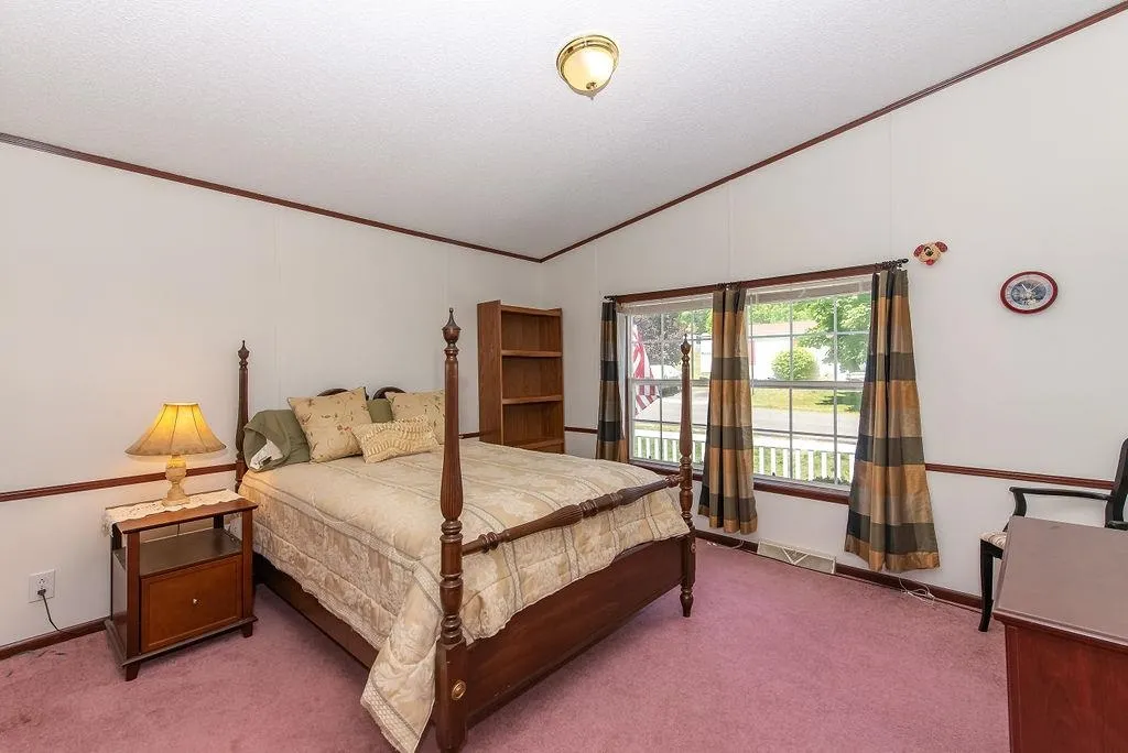 29 Cherokee Way Rochester NH 03867