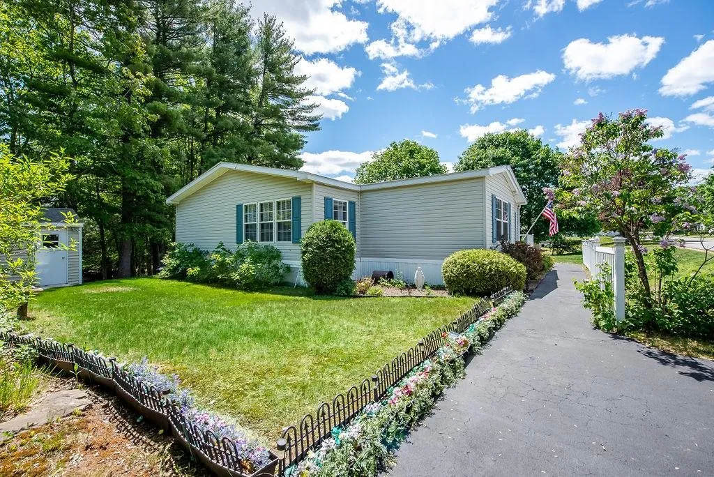 29 Cherokee Way Rochester NH 03867