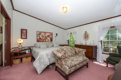 29 Cherokee Way Rochester NH 03867