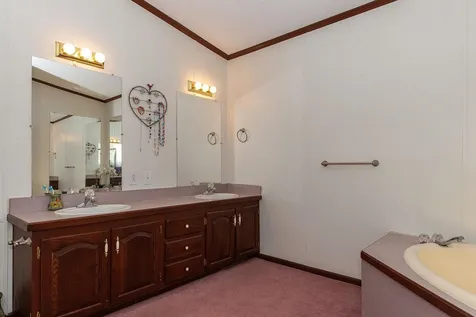 29 Cherokee Way Rochester NH 03867