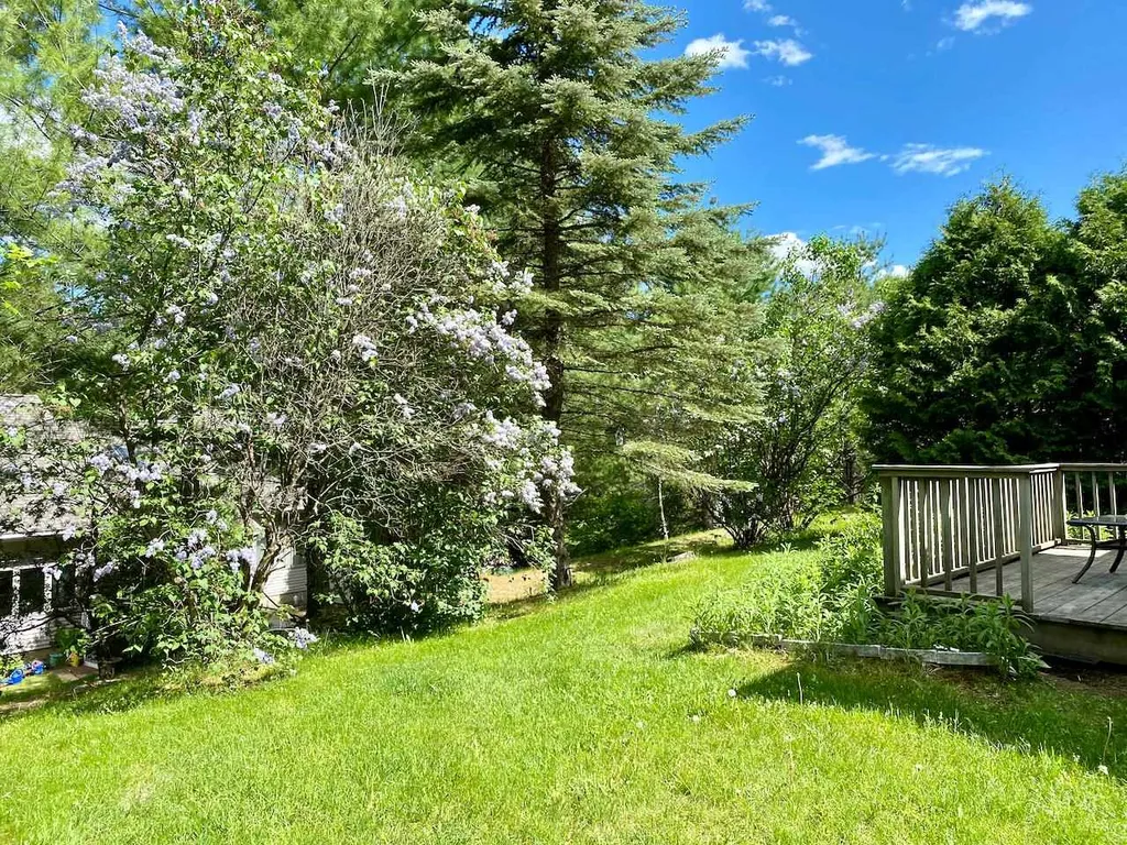 2 Sandcherry Way Hartford VT 05088