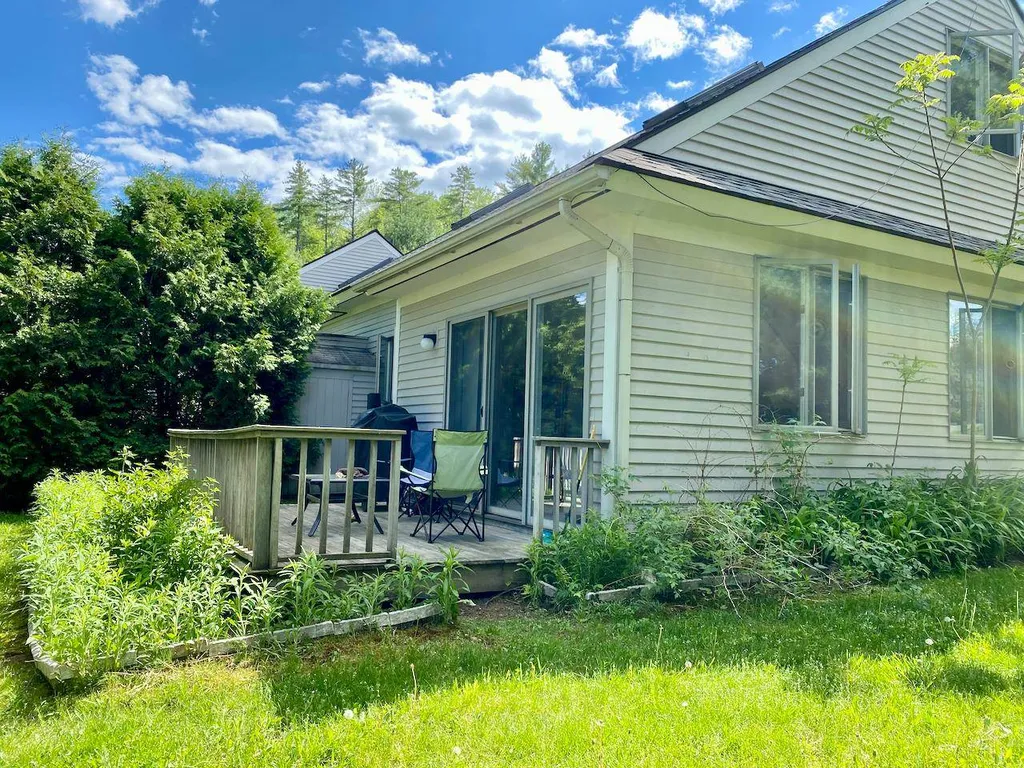 2 Sandcherry Way Hartford VT 05088