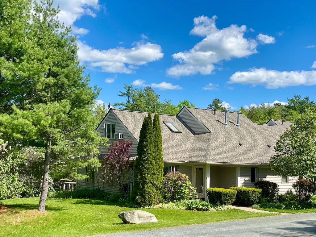2 Sandcherry Way Hartford VT 05088