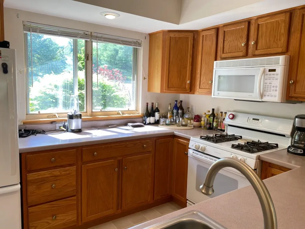 2 Sandcherry Way Hartford VT 05088