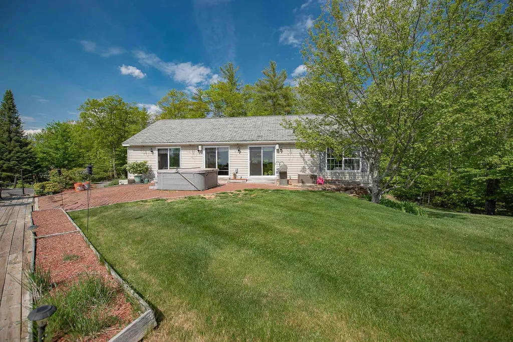 16 Clement Road New Hampton NH 03256