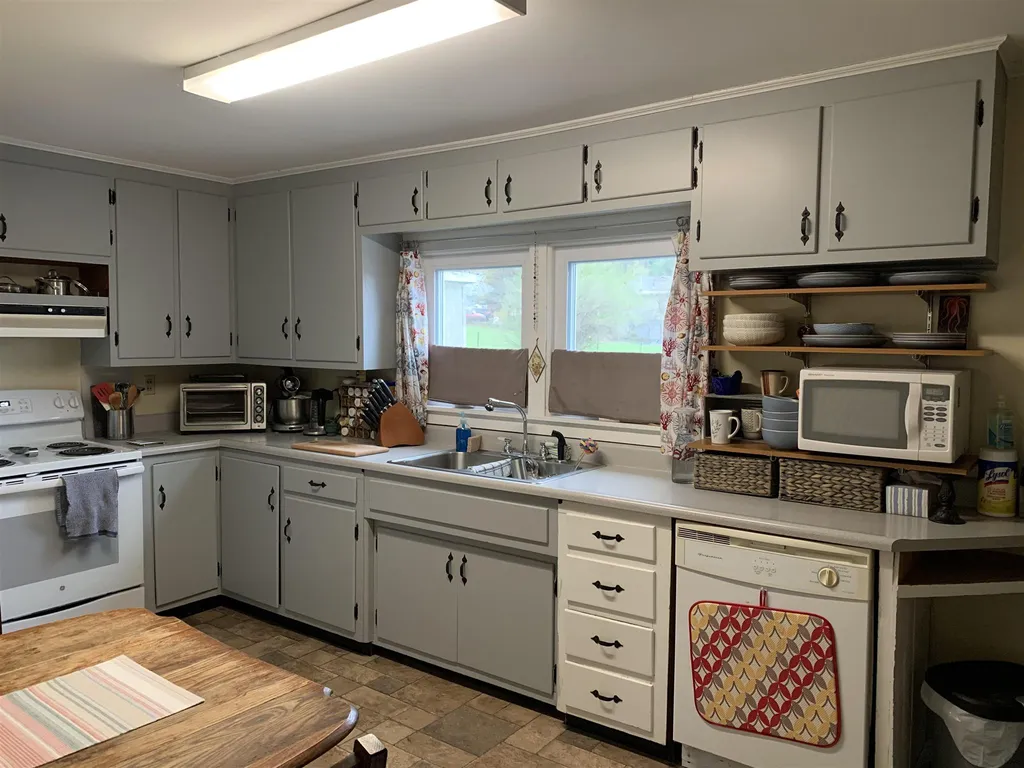 278 Pleasant Street Claremont NH 03743