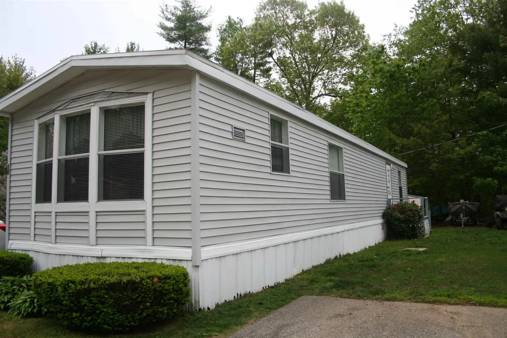 10 Pine Crest Estate Lee NH 03861