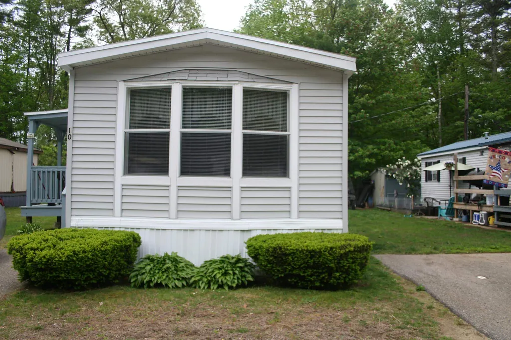 10 Pine Crest Estate Lee NH 03861