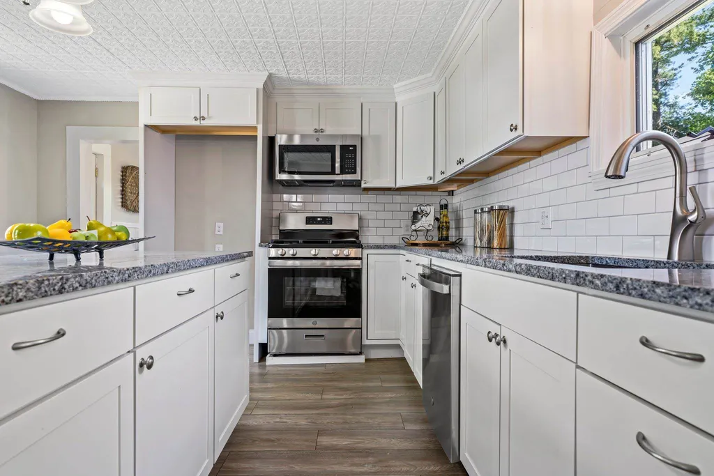 52 Highland Street Hudson NH 03051