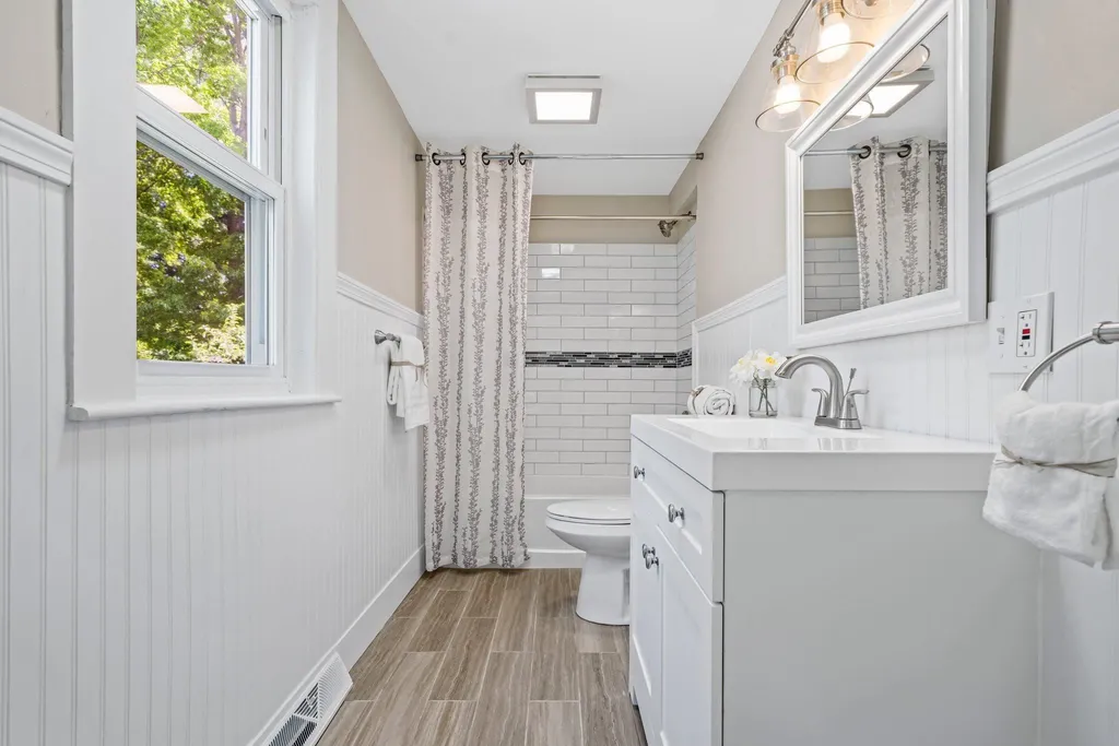 52 Highland Street Hudson NH 03051