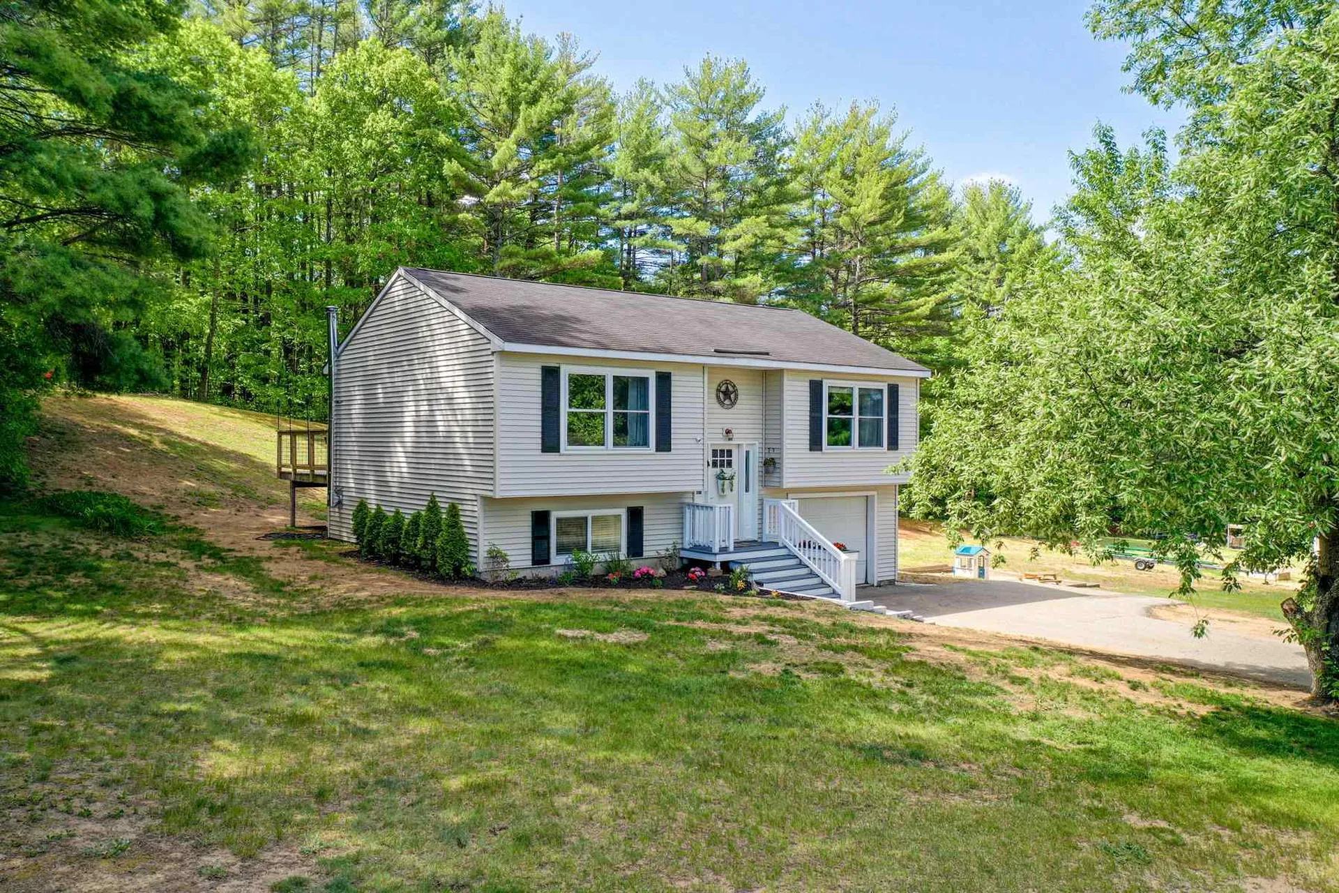 3 Hill Street Northfield NH 03276