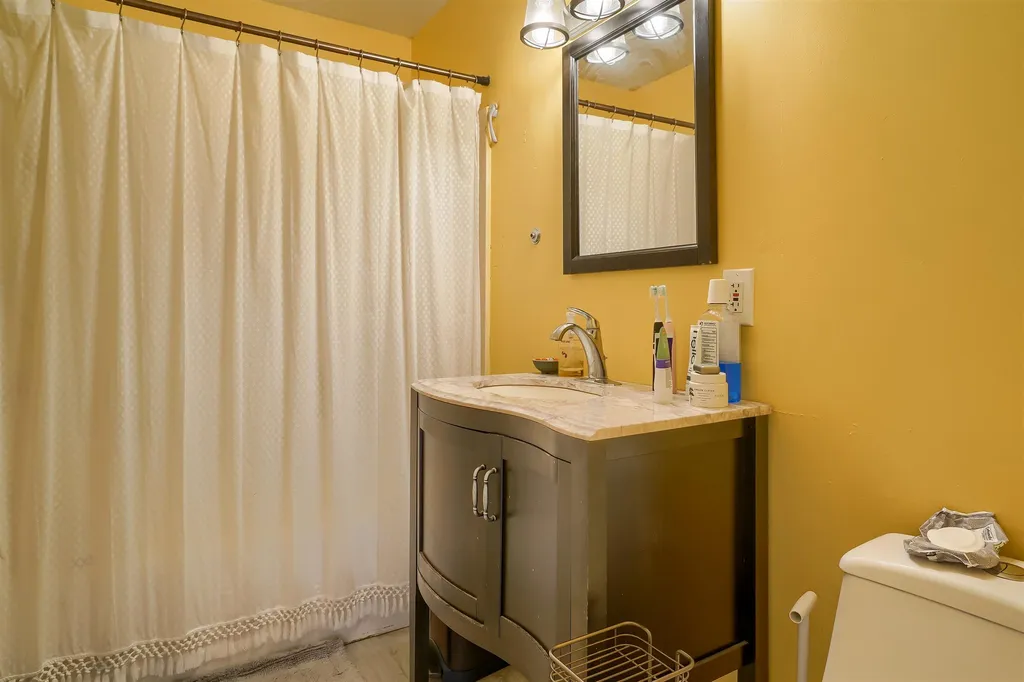 18-20 Hobbs Avenue Nashua NH 03060