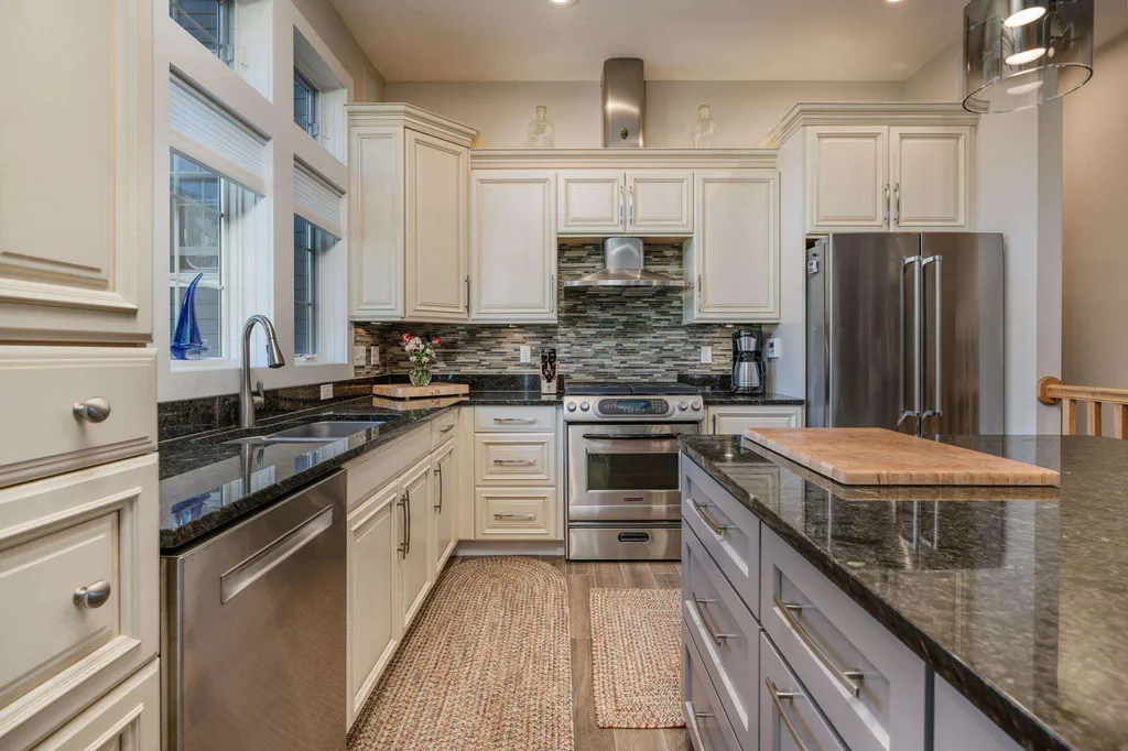 28a Lake Avenue Sunapee NH 03782