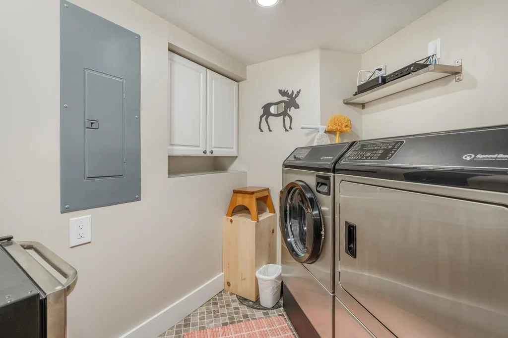 28a Lake Avenue Sunapee NH 03782