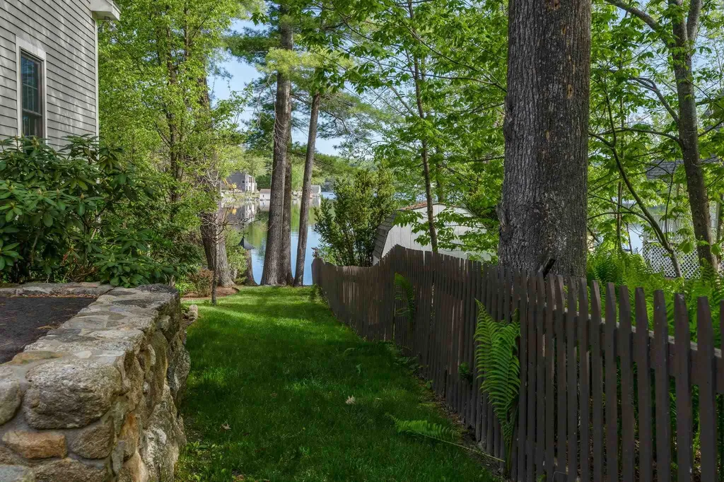 28a Lake Avenue Sunapee NH 03782