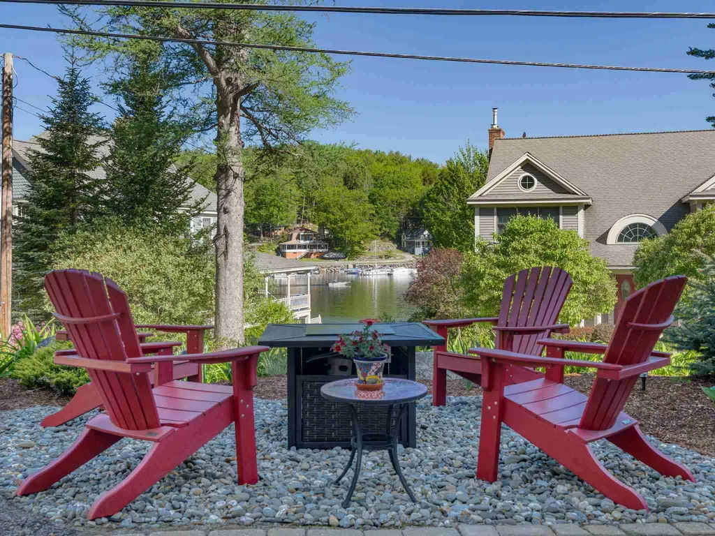 28a Lake Avenue Sunapee NH 03782