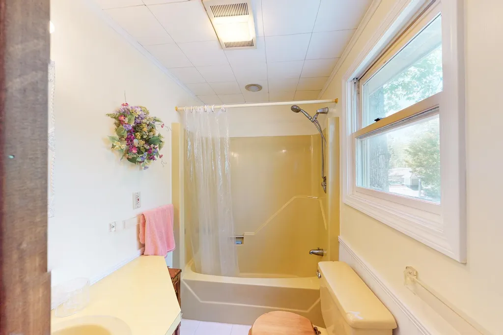 35 Walts Lane Wolfeboro NH 03894