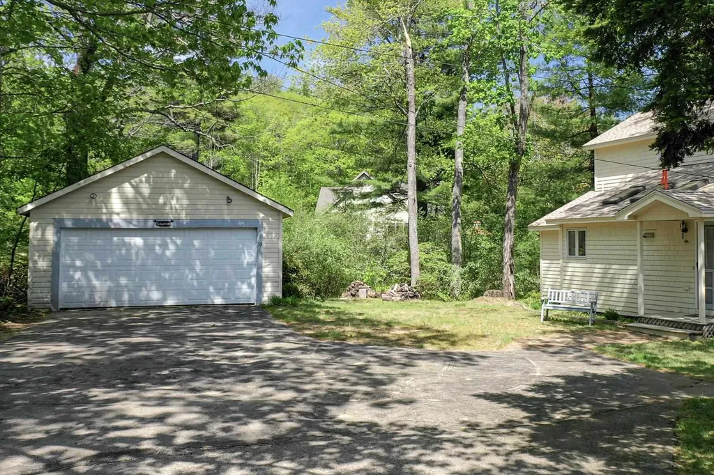 35 Walts Lane Wolfeboro NH 03894