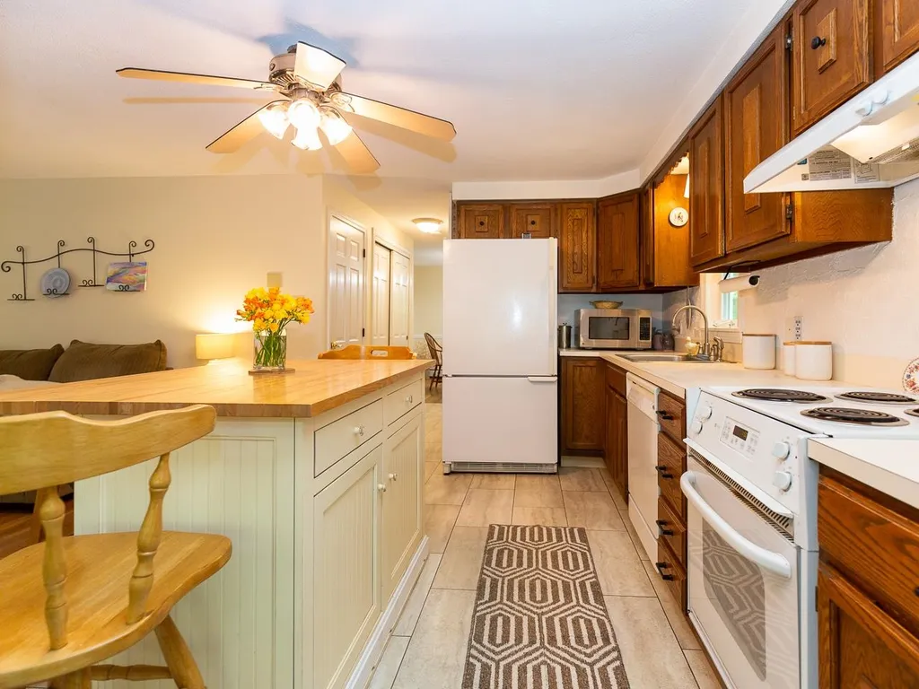 8 Decato Drive Lee NH 03861