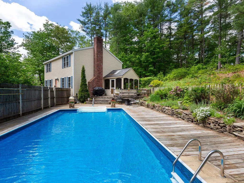 8 Decato Drive Lee NH 03861